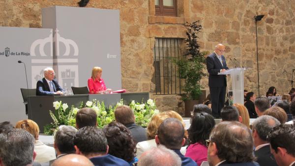 UNIR y CLA Pepe Eizaga reciben las Medallas de La Rioja como reconocimiento a su esfuerzo y gran labor diaria UNIR y CLA Pepe Eizaga reciben las Medallas de La Rioja como reconocimiento a su esfuerzo y gran labor diaria