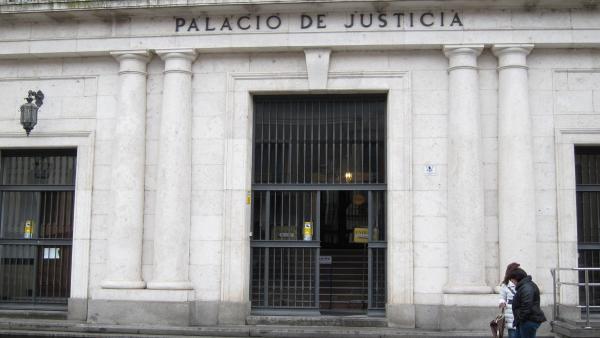 El juicio con jurado contra el acusado de asesinar a su madre con barbitúricos se pospone a diciembre El juicio con jurado contra el acusado de asesinar a su madre con barbitúricos se pospone a diciembre