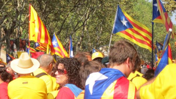 Miles de catalanes forman la V en Barcelona esta Diada. Miles de catalanes forman la V en Barcelona esta Diada.