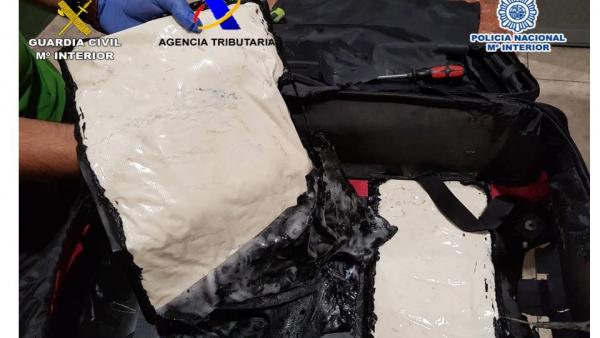 DETENIDO EN EL AEROPUERTO INTERNACIONAL DE ALICANTE-ELCHE CON 2,238 KGS DE PASTA DE COCAÍNA DETENIDO EN EL AEROPUERTO INTERNACIONAL DE ALICANTE-ELCHE CON 2,238 KGS DE PASTA DE COCAÍNA