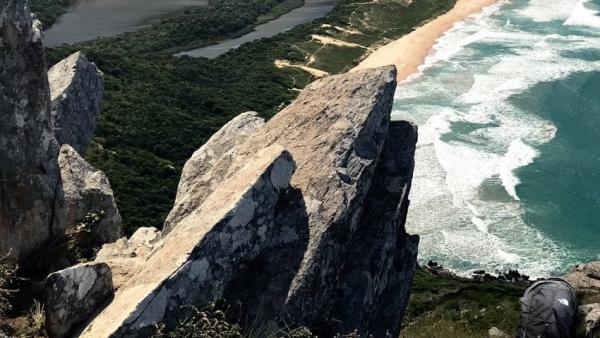 Lagoinha do Leste Morro da Coroa, uno de los paisajes brasileños en los que The North Face ha incluido sus productos Lagoinha do Leste Morro da Coroa, uno de los paisajes brasileños en los que The North Face ha incluido sus productos