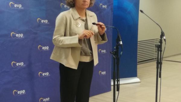 Montserrat (PP) dice que Sánchez no puede pedir a su partido lo que 'ha ninguneado durante un año' Montserrat (PP) dice que Sánchez no puede pedir a su partido lo que 'ha ninguneado durante un año'
