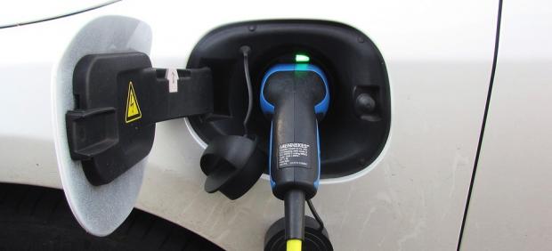 974281 620 282 - ¿Cuántos puntos de recarga para coches eléctricos hay en España?