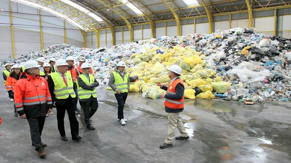 Cogersa duplica la capacidad de su planta de reciclaje de envases y podrá tratar 25.500 toneladas al año Cogersa duplica la capacidad de su planta de reciclaje de envases y podrá tratar 25.500 toneladas al año