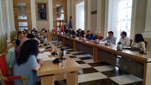 El Ayuntamiento de Cáceres celebra su último pleno del que se despiden catorce concejales El Ayuntamiento de Cáceres celebra su último pleno del que se despiden catorce concejales