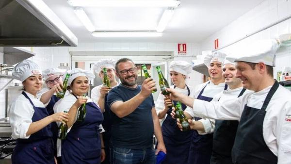 Jaén.- El chef Pedro Sánchez desvela los secretos de su cocina en la Escuela de Hostelería de la Fundación Cruzcampo Jaén.- El chef Pedro Sánchez desvela los secretos de su cocina en la Escuela de Hostelería de la Fundación Cruzcampo