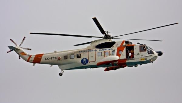 Evacuado a Almería un hombre que se encontraba inconsciente en una patera localizada a 22 millas de Motril (Granada) Evacuado a Almería un hombre que se encontraba inconsciente en una patera localizada a 22 millas de Motril (Granada)