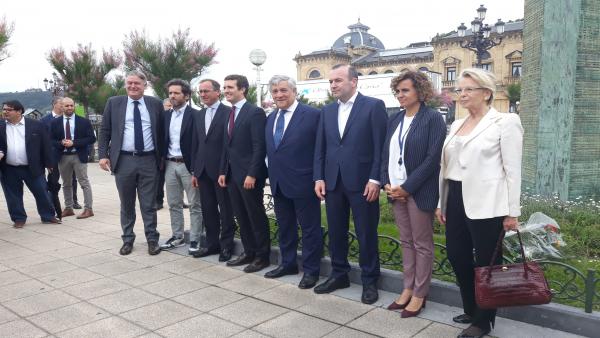 Weber y Casado encabezan en San Sebastián el homenaje del Grupo PPE a las víctimas del terrorismo Weber y Casado encabezan en San Sebastián el homenaje del Grupo PPE a las víctimas del terrorismo