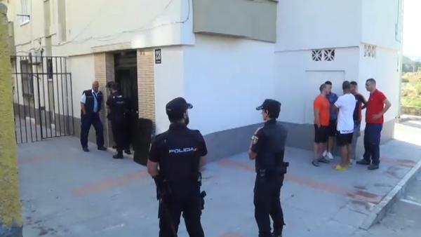 Dispara a su mujer y después se suicida Dispara a su mujer y después se suicida