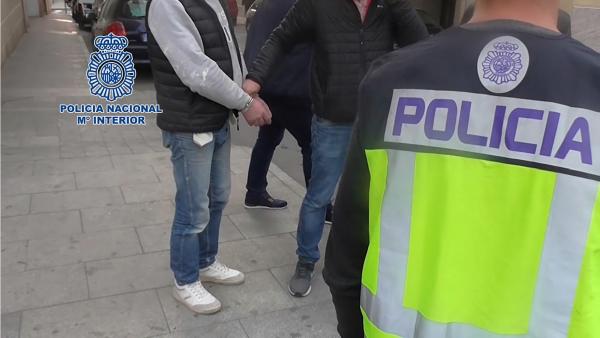 Sucesos.- Seis detenidos en una operación contra un grupo itinerante de ladrones de pisos en Almansa y otras ciudades Sucesos.- Seis detenidos en una operación contra un grupo itinerante de ladrones de pisos en Almansa y otras ciudades