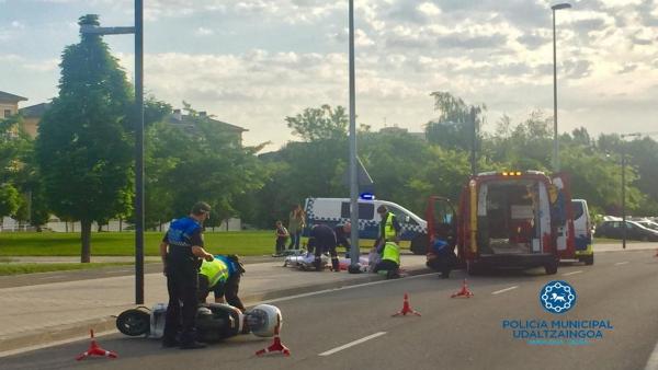Sucesos.- Trasladada al CHN una motorista tras salirse de la vía en Pamplona Sucesos.- Trasladada al CHN una motorista tras salirse de la vía en Pamplona