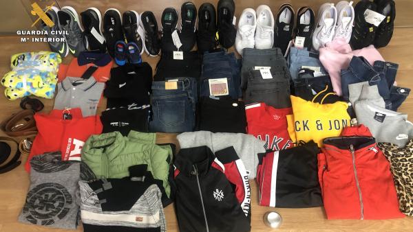 Detnidos dos hermanos por robar más de 1.800 euros en ropa en 11 comercios de Logroño Detnidos dos hermanos por robar más de 1.800 euros en ropa en 11 comercios de Logroño