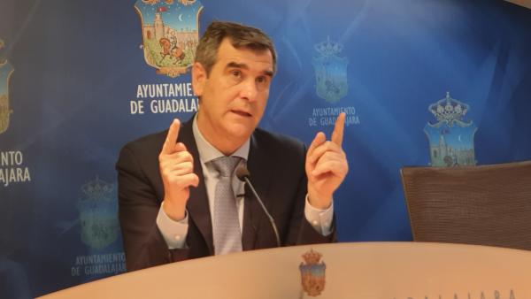 Antonio Román en rueda de prensa Antonio Román en rueda de prensa