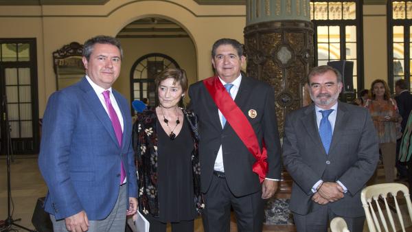 Sevilla.-Más de 400 juristas rinden homenaje a José Joaquín Gallardo por sus 24 años como decano del Colegio de Abogados Sevilla.-Más de 400 juristas rinden homenaje a José Joaquín Gallardo por sus 24 años como decano del Colegio de Abogados