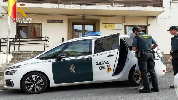 Detenido el autor de un robo en un bar de Castro que amenzó con un chuchillo a un trabajador Detenido el autor de un robo en un bar de Castro que amenzó con un chuchillo a un trabajador