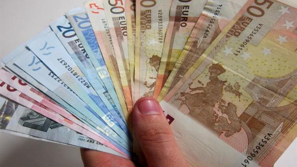 El peso de los salarios en el PIB gallego sube una décima en 2018, tras ocho años de caída El peso de los salarios en el PIB gallego sube una décima en 2018, tras ocho años de caída