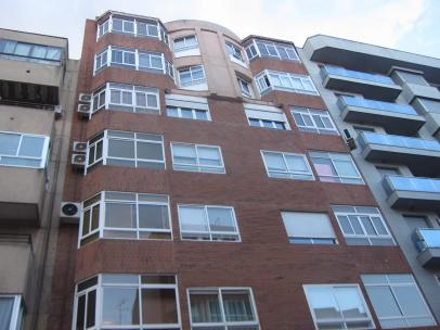 Un edificio de viviendas.