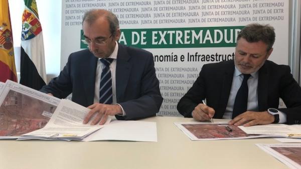 La carretera Badajoz-Cáceres será la N-523 desde este sábado tras ceder la Junta su titularidad a Fomento La carretera Badajoz-Cáceres será la N-523 desde este sábado tras ceder la Junta su titularidad a Fomento