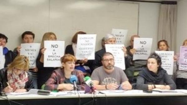 Trabajadoras de limpieza de comisarías y juzgados de Gipuzkoa en huelga harán una acampada de tres días en San Sebastián Trabajadoras de limpieza de comisarías y juzgados de Gipuzkoa en huelga harán una acampada de tres días en San Sebastián