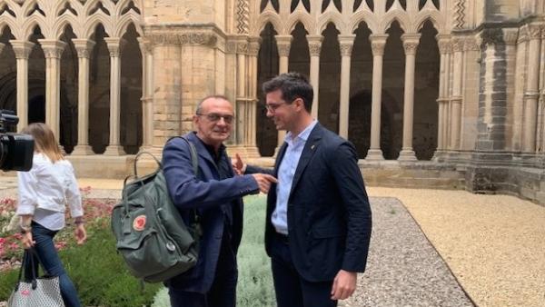 ERC y JuntsxLleida firman la investidura del republicano Pueyo con la voluntad de gobernar en coalición ERC y JuntsxLleida firman la investidura del republicano Pueyo con la voluntad de gobernar en coalición