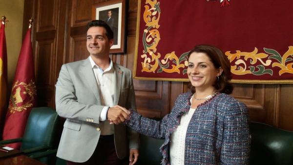 Emma Buj (PP) continuará al frente de la Alcaldía de Teruel y Fuertes (Cs) será el primer teniente de alcalde Emma Buj (PP) continuará al frente de la Alcaldía de Teruel y Fuertes (Cs) será el primer teniente de alcalde