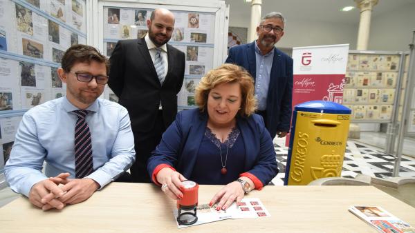 Granada.- La fachada de Condes de Gabia ilustra un sello y una tarjeta postal de Correos Granada.- La fachada de Condes de Gabia ilustra un sello y una tarjeta postal de Correos