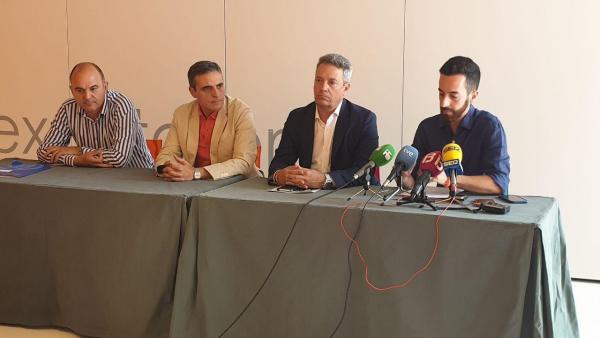 PP y Cs firman el acuerdo de gobierno del Consell de Ibiza PP y Cs firman el acuerdo de gobierno del Consell de Ibiza