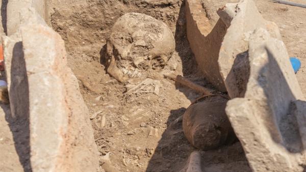 Descobreixen una tomba de l'època romana a Llíria Descobreixen una tomba de l'època romana a Llíria
