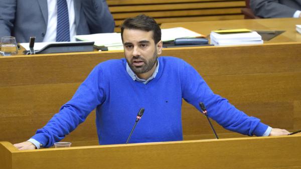 El PSPV dice que la Fórmula 1 'fue un traje caro de Camps' que los valencianos pagaron 'para proyectar su imagen' El PSPV dice que la Fórmula 1 'fue un traje caro de Camps' que los valencianos pagaron 'para proyectar su imagen'