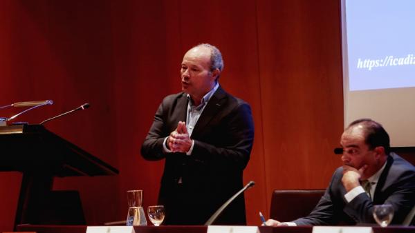 Cádiz.-Campos (PSOE) habla de la necesidad de tender puentes entre el poder judicial y una sociedad ávida de información Cádiz.-Campos (PSOE) habla de la necesidad de tender puentes entre el poder judicial y una sociedad ávida de información