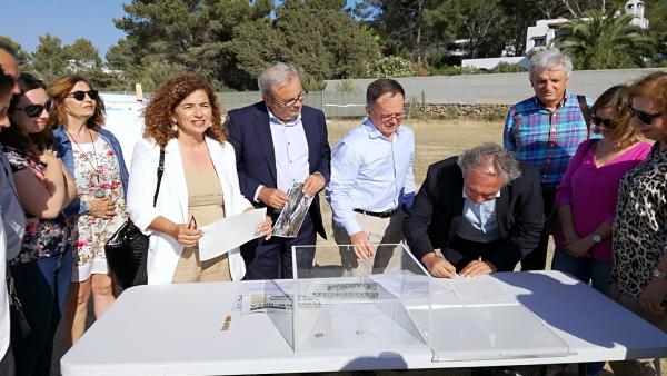 Colocan la primera piedra del CEIP Ses Planes en Sant Josep de sa Talaia Colocan la primera piedra del CEIP Ses Planes en Sant Josep de sa Talaia