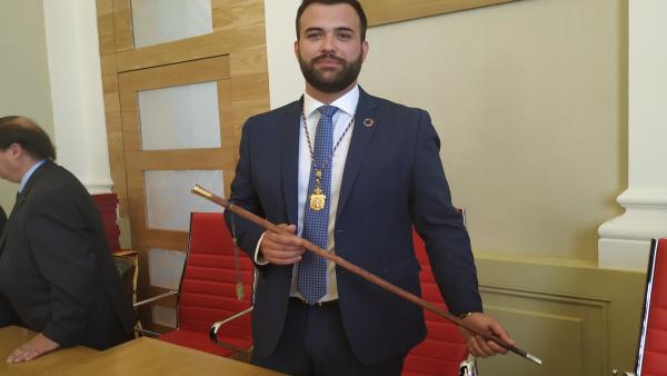 Luis Salaya, investido alcalde de Cáceres con los nueve votos del PSOE Luis Salaya, investido alcalde de Cáceres con los nueve votos del PSOE