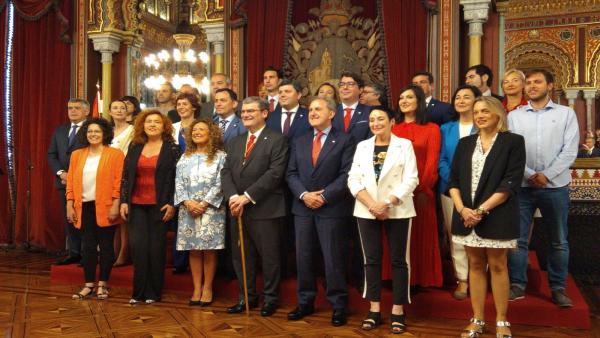 Aburto asume su segundo mandato en Bilbao con el pacto de gobierno cerrado con PSE Aburto asume su segundo mandato en Bilbao con el pacto de gobierno cerrado con PSE