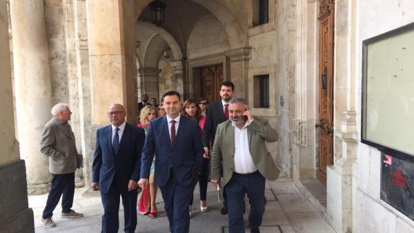 AV.- El PSOE se hace con la Alcaldía de Burgos por mayoría simple con el respaldo de Podemos AV.- El PSOE se hace con la Alcaldía de Burgos por mayoría simple con el respaldo de Podemos