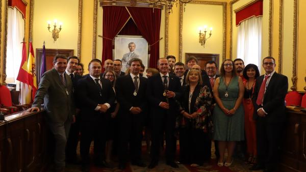 Alberto Rojo (PSOE) es investido como alcalde en Guadalajara con el apoyo de Cs y la abstención de Unidas Podemos Alberto Rojo (PSOE) es investido como alcalde en Guadalajara con el apoyo de Cs y la abstención de Unidas Podemos