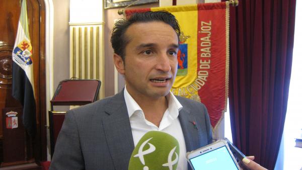 Cabezas (PSOE) cree que es un día 'triste' tras la formación de un 'trifachito' en Badajoz formado por 'perdedores' Cabezas (PSOE) cree que es un día 'triste' tras la formación de un 'trifachito' en Badajoz formado por 'perdedores'
