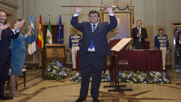 Huelva.- 26M.- Cruz toma posesión como alcalde en su segundo mandato y compromete toda su entrega a 'los grandes retos' Huelva.- 26M.- Cruz toma posesión como alcalde en su segundo mandato y compromete toda su entrega a 'los grandes retos'