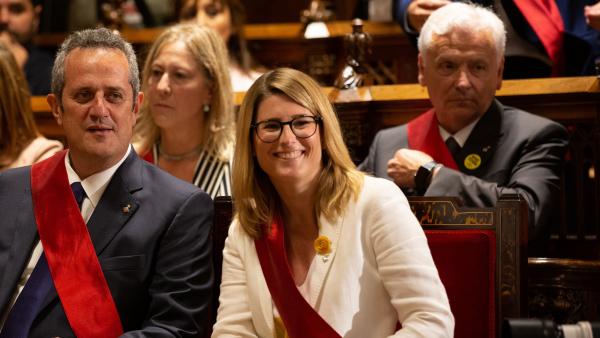 Aplausos y gritos de 'Libertad' para Forn al inicio del pleno de Barcelona. Aplausos y gritos de 'Libertad' para Forn al inicio del pleno de Barcelona.