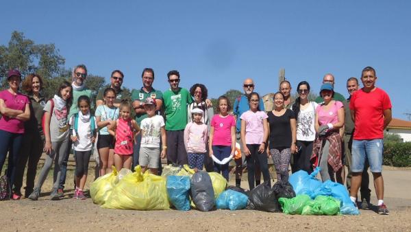 Más de 500 voluntarios se movilizan en Extremadura para liberar de 'basuraleza' en entornos naturales Más de 500 voluntarios se movilizan en Extremadura para liberar de 'basuraleza' en entornos naturales