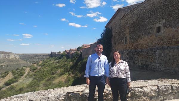 Rello (Soria) conforma Alcaldía tras muchos años con una edil de Burgos y otro que vive en París Rello (Soria) conforma Alcaldía tras muchos años con una edil de Burgos y otro que vive en París