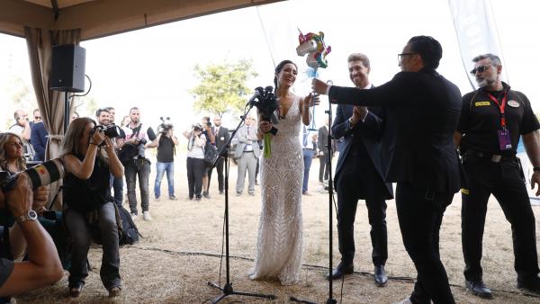 Pilar Rubio recibe un unicornio Pilar Rubio recibe un unicornio
