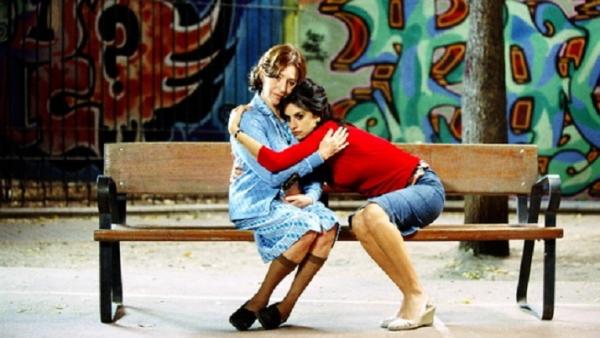 La película 'Volver', de Pedro Almodóvar, este lunes en la residencia universitaria Hernán Cortés de Badajoz La película 'Volver', de Pedro Almodóvar, este lunes en la residencia universitaria Hernán Cortés de Badajoz