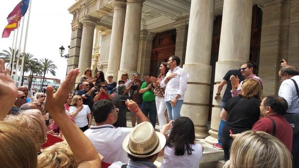 PP, PSOE y Cs acusan a José López (MC) de 'incitar al odio' y 'llamar a la violencia' con su discurso de este domingo PP, PSOE y Cs acusan a José López (MC) de 'incitar al odio' y 'llamar a la violencia' con su discurso de este domingo