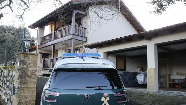 Registro policial del domicilio en la parroquía de Pría (LLanes) del presunto inductor del asesinato del concejal de IU de Llanes, Javier Ardines Registro policial del domicilio en la parroquía de Pría (LLanes) del presunto inductor del asesinato del concejal de IU de Llanes, Javier Ardines
