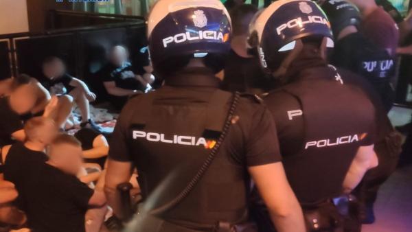 Sucesos.- Cuatro detenidos por pelearse en un bar de Playa de Palma Sucesos.- Cuatro detenidos por pelearse en un bar de Playa de Palma