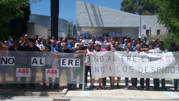 Concentración de trabajadores de ABB en Córdoba contra el ERE Concentración de trabajadores de ABB en Córdoba contra el ERE