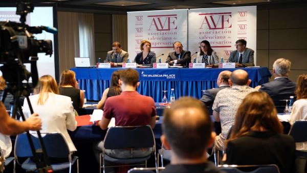 Los empresarios llaman a fomentar la formación en digitalización, idiomas, valores, motivación y la FP Dual Los empresarios llaman a fomentar la formación en digitalización, idiomas, valores, motivación y la FP Dual