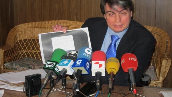 El Investigador Policarpo Sánchez En Un Encuentro Con Los Medios De Salamanca El Investigador Policarpo Sánchez En Un Encuentro Con Los Medios De Salamanca