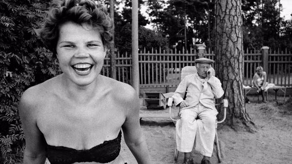 Bikini, Moscova river’s beach. William Klein Bikini, Moscova river’s beach. William Klein