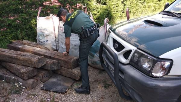 Investigado un individuo sorprendido por un guardia civil fuera de servicio cuando sustraía vigas de madera en Gondomar Investigado un individuo sorprendido por un guardia civil fuera de servicio cuando sustraía vigas de madera en Gondomar